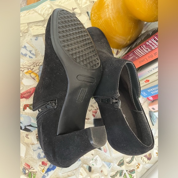 Black heeled booties💕 - Picture 2 of 4